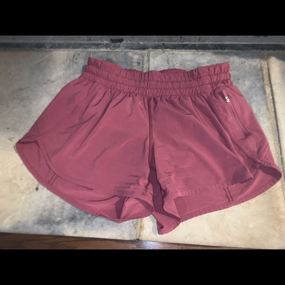 lululemon athletica Pants - LULULEMON TRACKER V SHORT 4in - SIZE 8